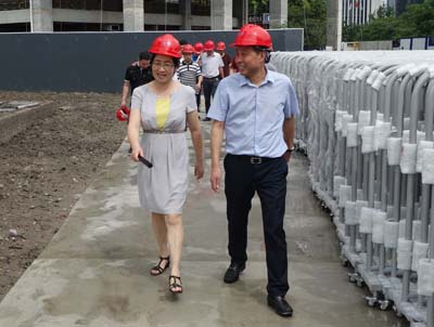 时任上城区委书记陈瑾（现任杭州市委常委、副市长）视察集团承建的上城区行政中心及科技文化馆项目