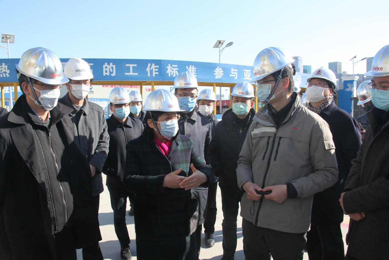 时任浙江省副省长陈奕君（现任浙江省委常委、秘书长）到集团承建的2022年第十九届亚运会运动员村开展复工复产“三服务”活动