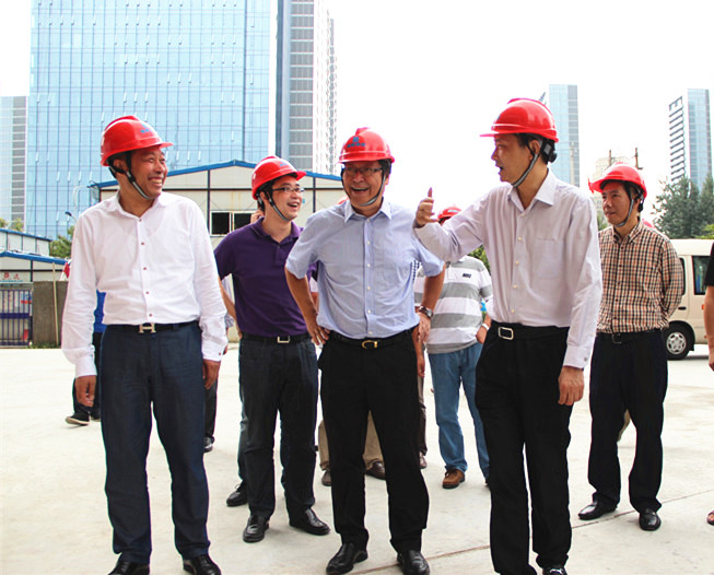 时任上城区委书记缪承潮（现任杭州市副市长）到行政中心项目部检查指导