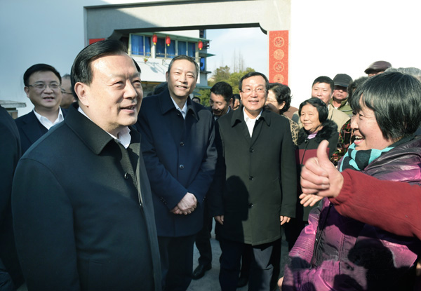 时任浙江省委书记夏宝龙（现任十三届全国政协副主席，国务院港澳事务办公室主任、党组书记）考察馒头山环境整治工程
